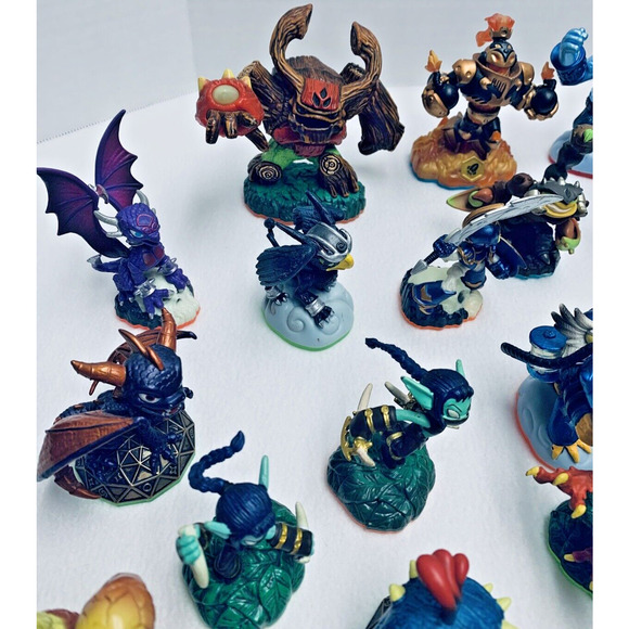 Skylander Action Figure Lot 41 Pieces Giants? 1" to 4" Tall Some Dups Good Clean - Picture 10 of 15